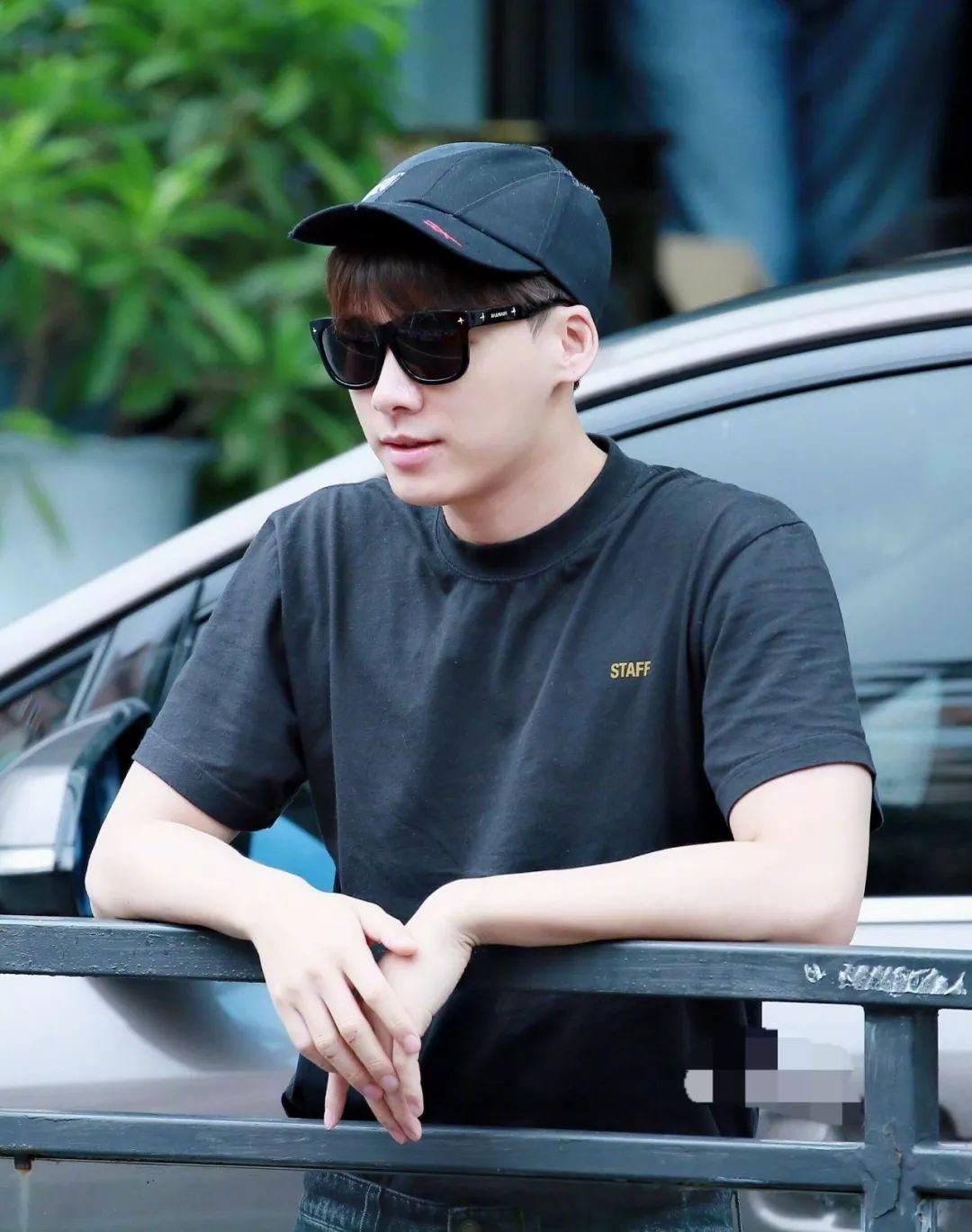 李易峰难得上节目,吴昕却过敏请假,难道是假生