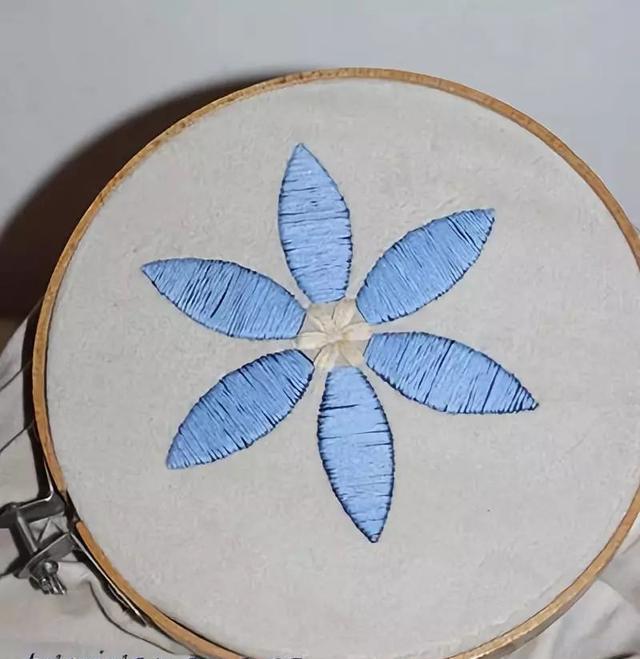 渐变色花瓣立体刺绣图解教程