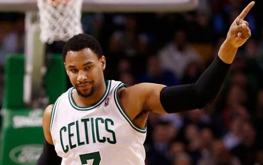 萨林杰,前nba球员,上赛季效力于cba联赛,在其大学时期,是ncaa响当当的