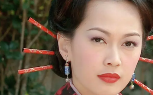 出众,一出道就倍受力捧,曾一度与陈彦行,傅明宪,曹众以及彭子晴等人并