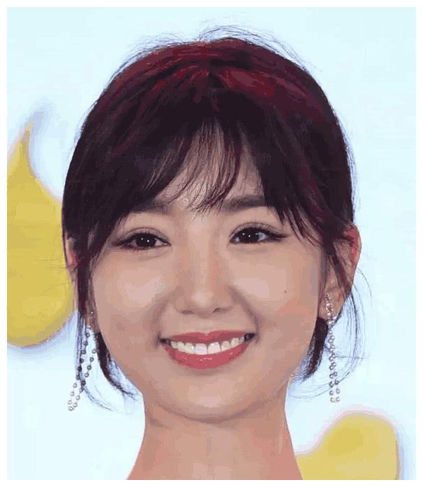 女明星的未ps照片,谭松韵让人意外,毛晓彤肉脸显尴尬