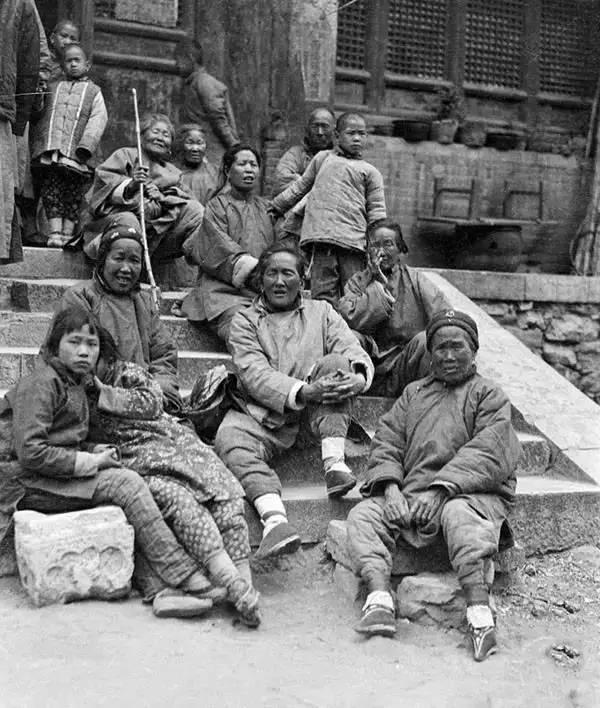 100年前我们国家是什么样子的呢看完真的很心酸