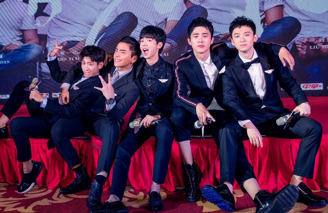 《高能少年团》外国友人带来不同的笑点,阚清子和董力在干嘛?