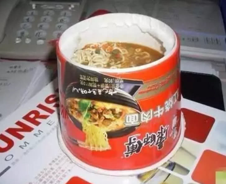 盘点最"奇葩"的泡面吃法,图1学会能泡妞,最后一种我经常吃