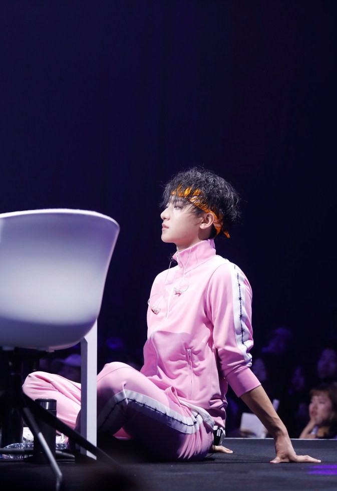 黄子韬《创造101》女团舞俏皮可爱 综艺感爆棚引全民pick