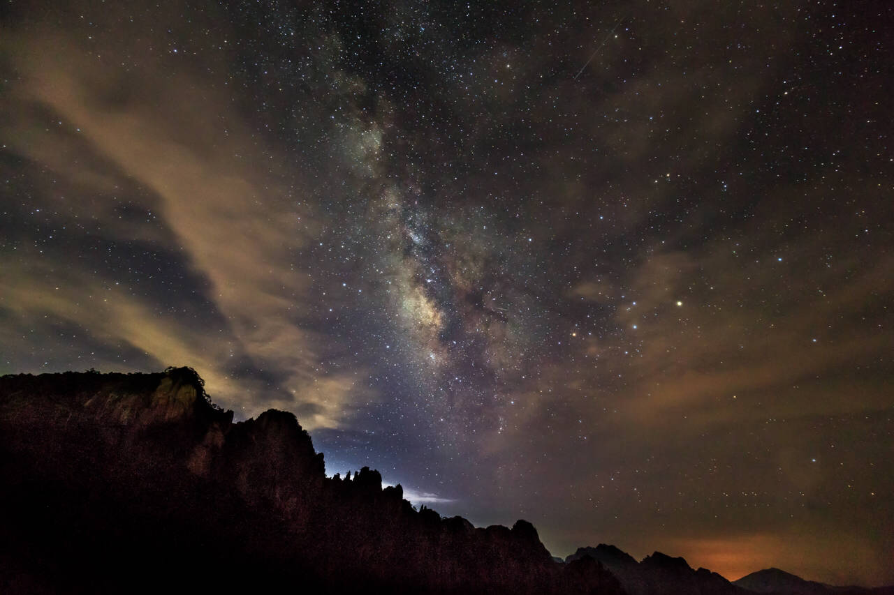 似此星辰非昨夜为谁风露立中宵