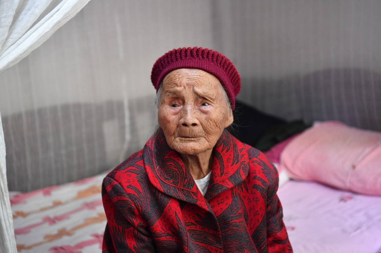 118岁老人六世同堂全家90多口人 耄耋儿子:还是要向妈妈学习