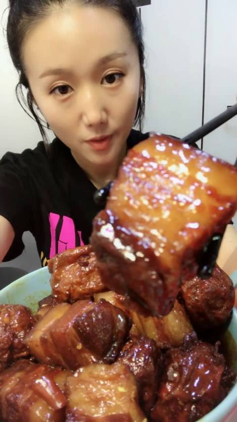 一菲姐姐: 这个红烧肉有没有馋到你