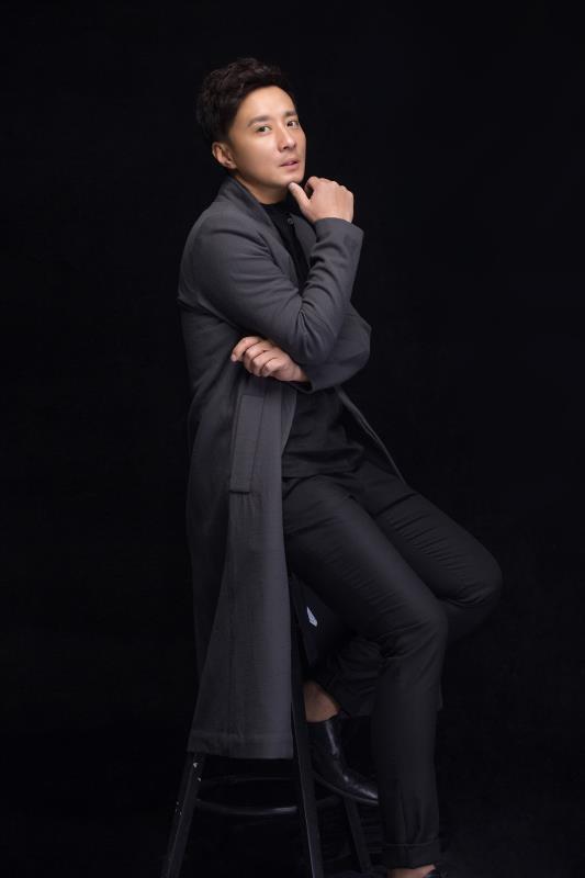 实力派演员高子沣倾力加盟本剧,在剧中饰演一位性格温和的商人"丁俊"