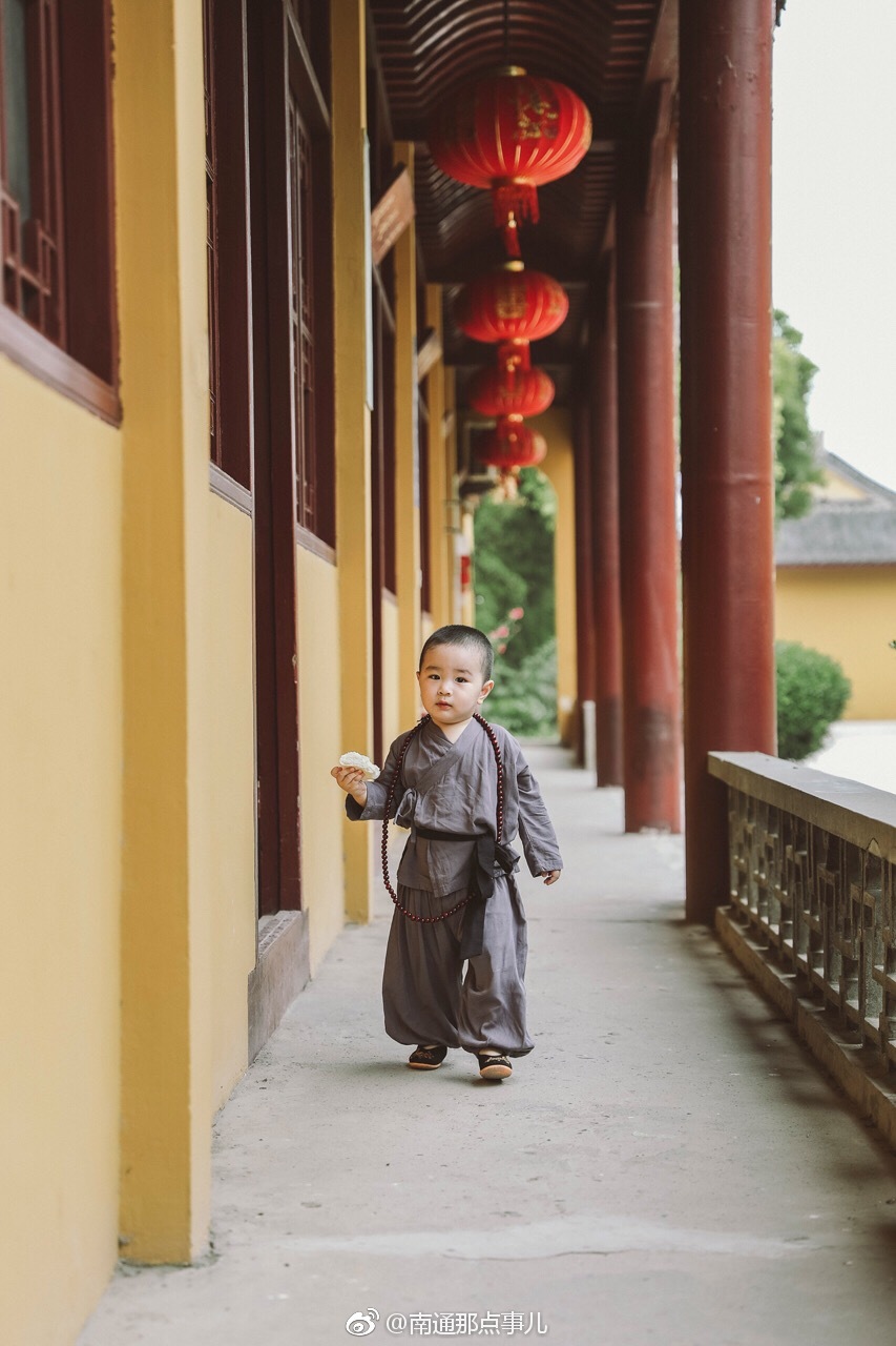 投稿如东国清寺小和尚的照片太萌啦07
