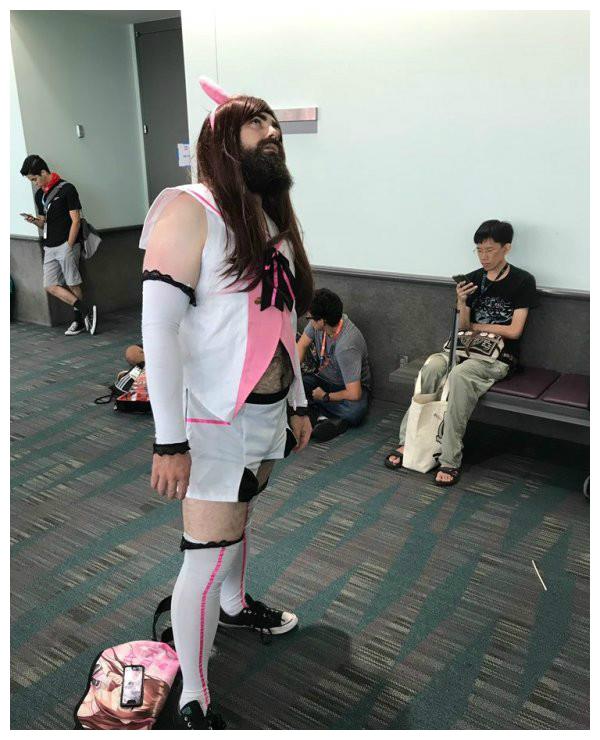 亮点自寻,还以为是什么女装大佬!(以上图片均来自网络)