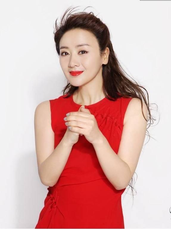 曾是《上错花轿嫁对郎》最美的杜冰雁,如今带孩子嫁小8岁老公!