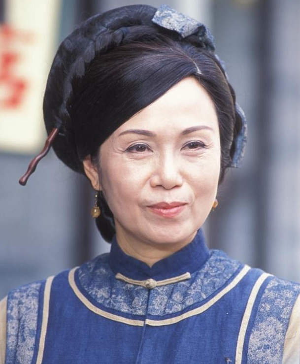 她是tvb资深老戏骨,专跟主角飙戏,因照顾丈夫退出荧幕