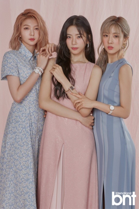 韩国女团dreamcatcher最新时装杂志写真曝光