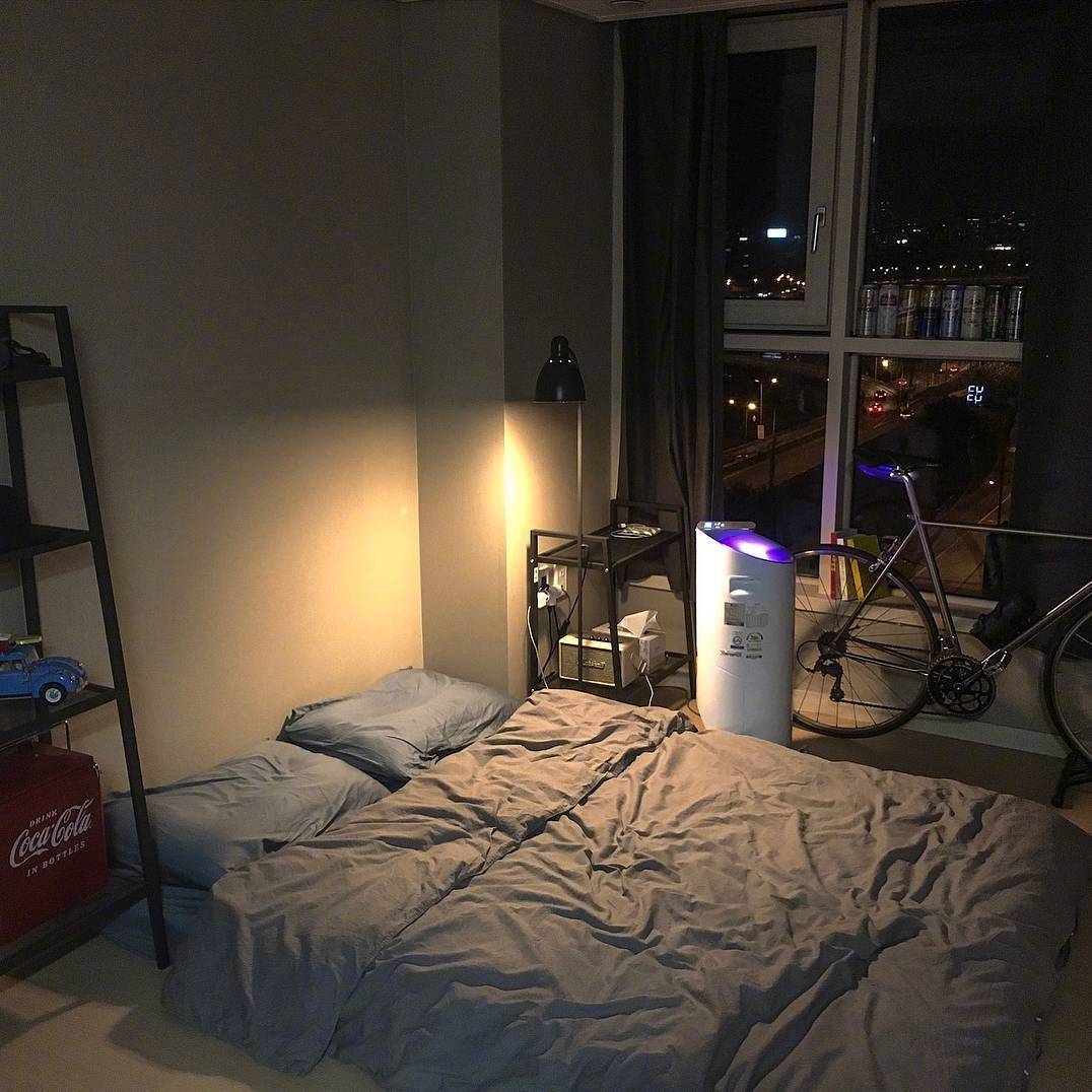 梦想着拥有一间带落地窗的小卧室