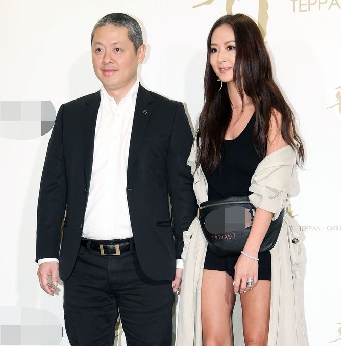 她的老公也是一个大人物,廖镇汉.