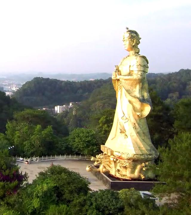 广西梧州市龙母庙,中国最高的38米龙母圣像中国龙母第一庙,见龙母收藏