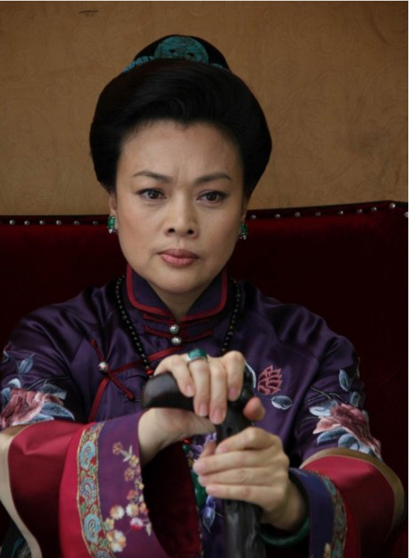 现成低调潜伏的"老戏骨",17岁儿子才貌双全|巩俐|史可|出道_新浪新闻