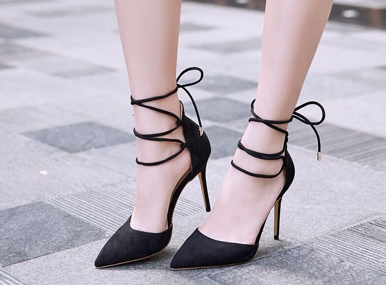 尖头绑带性感高跟鞋,散发出浓郁的女人味