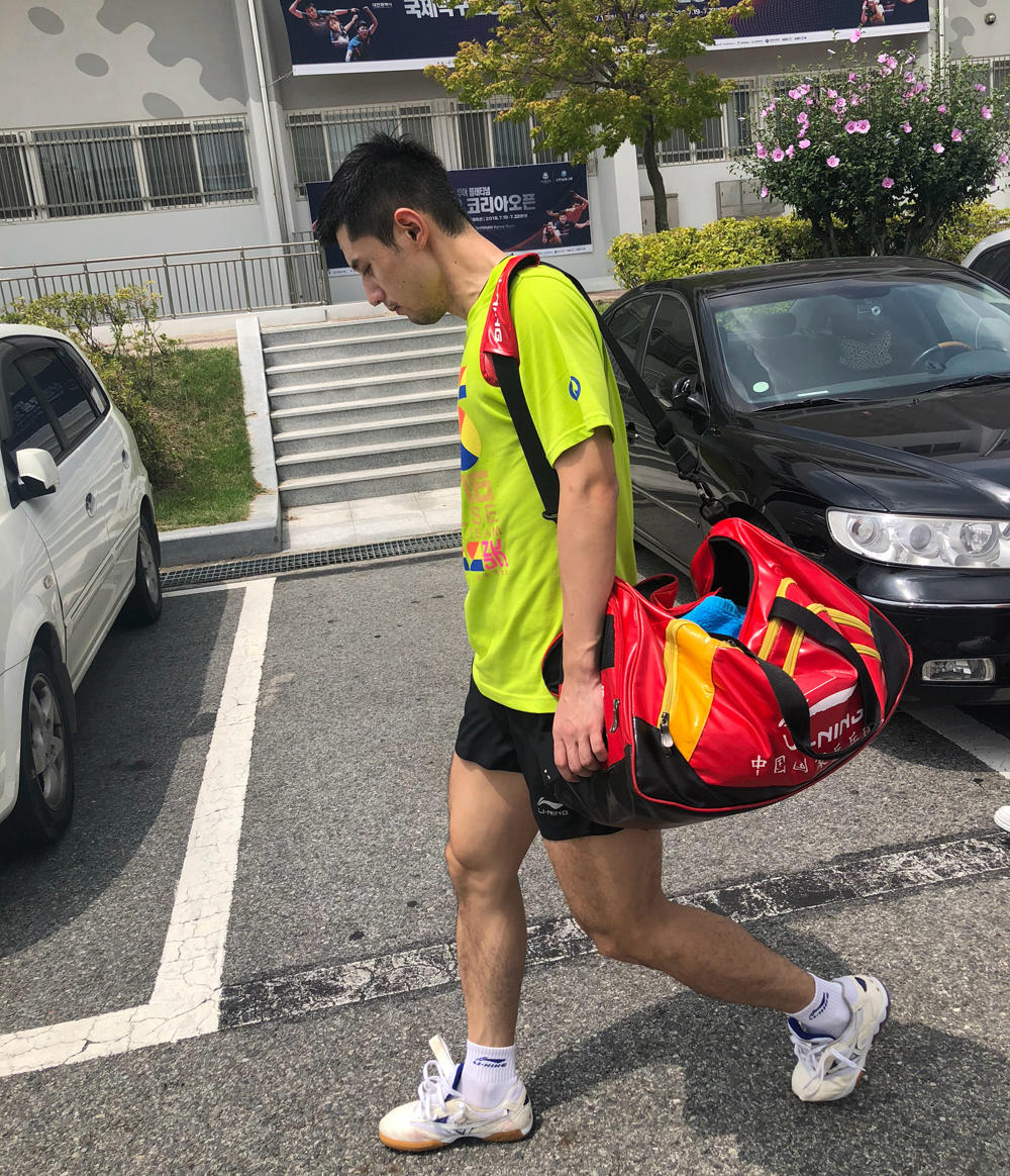 张继科不甘心退役,伤病困扰退赛或成常态,坚守仍是国乒之光