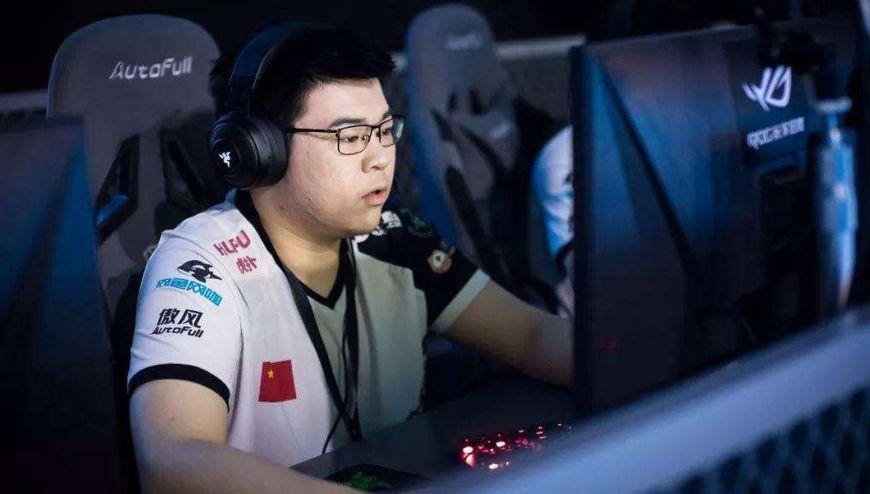 韦神直播lol玩亚索开心的笑出声! 网友: 真希望他回来打职业