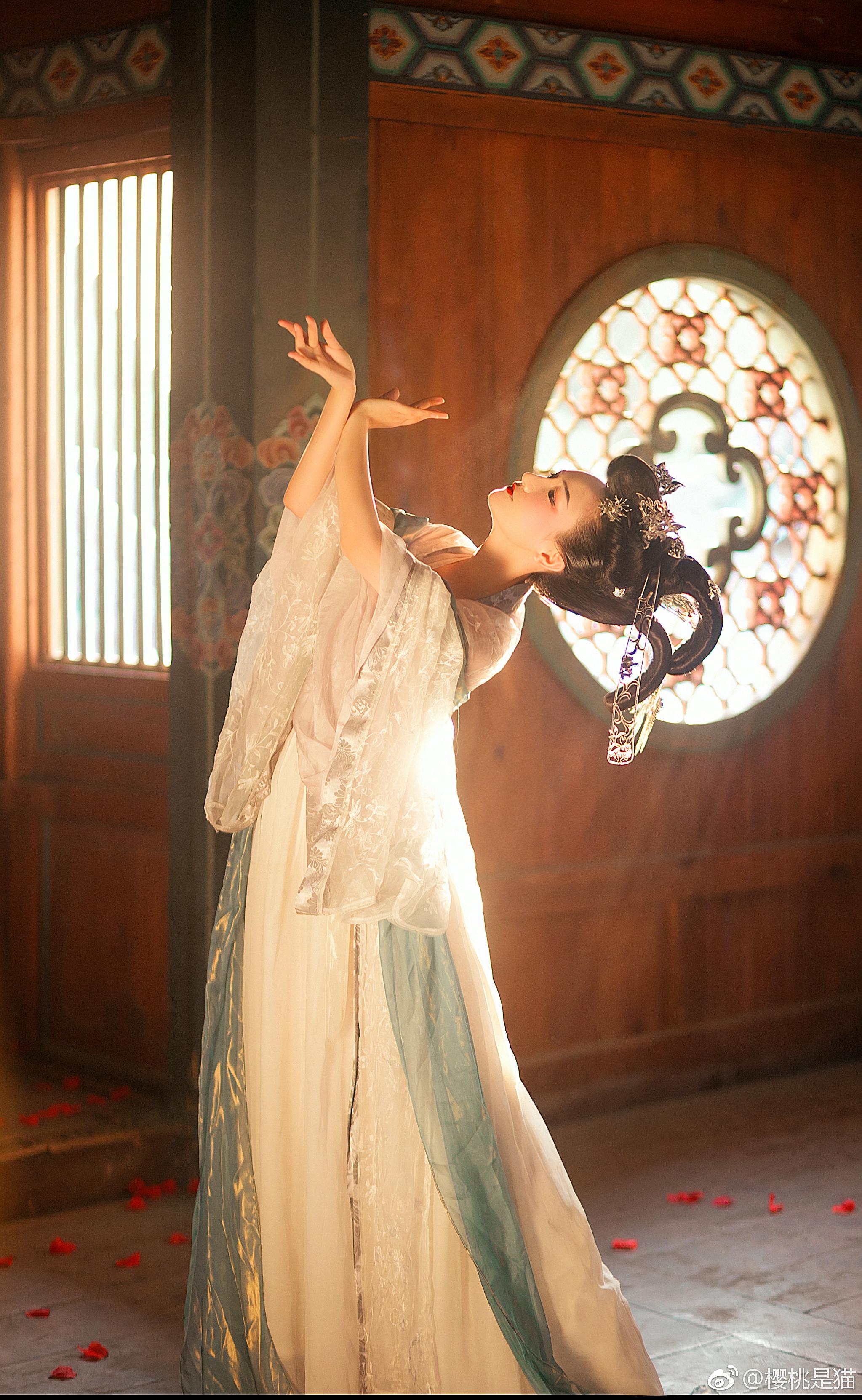 银睿姬那会儿我在上元节百花选艳中夺得花魁一时风靡洛阳@樱桃