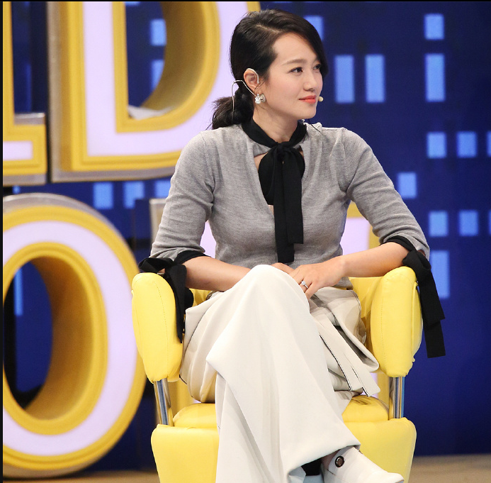 朱丹现身亲子节目节流育儿经验 笑容甜美坐姿优雅