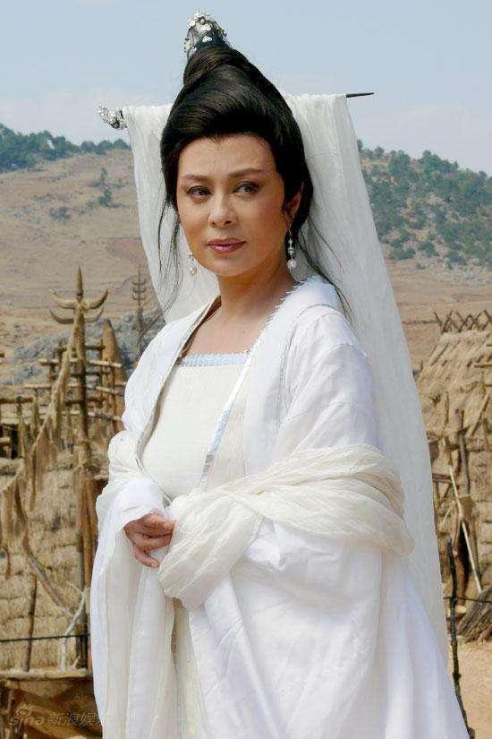 娄艺潇扮女娲被嘲影楼风,网友:跟影视剧雷人造型比已经很美了!