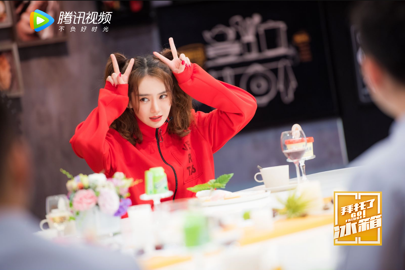 《拜托了冰箱》穿着高跟鞋奔跑的戚薇 冰箱里竟全是香水