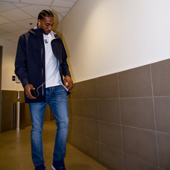 30日nba球员入场照,你觉得谁的穿着最时尚?