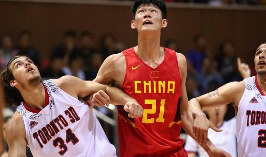 就这样赛场上还发生了不和谐的一面,末节我国球员陆文博和本内特发生