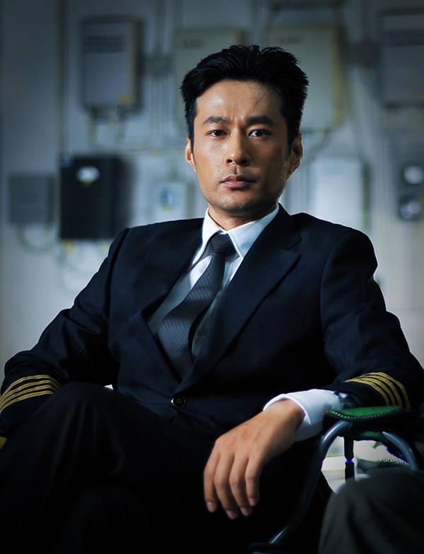 网友:中国精英的标准长相