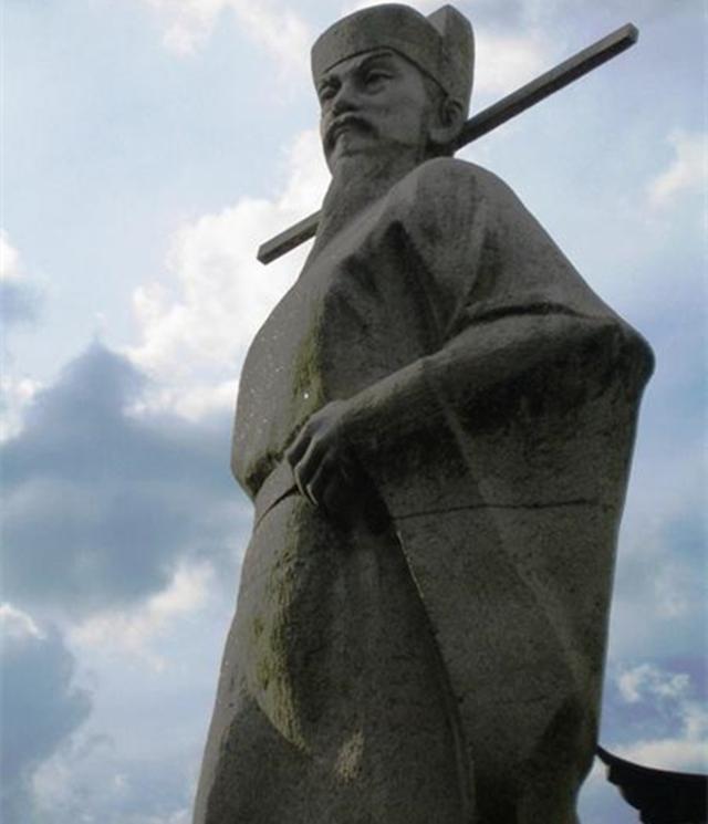 宰相一人睡觉,此人立马赶来,一晚上一句话不说,第二天当了大官