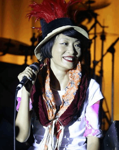 她是天后级的女歌手, 杨坤终生挚友, 因二婚惨遭丈夫家暴含恨跳楼