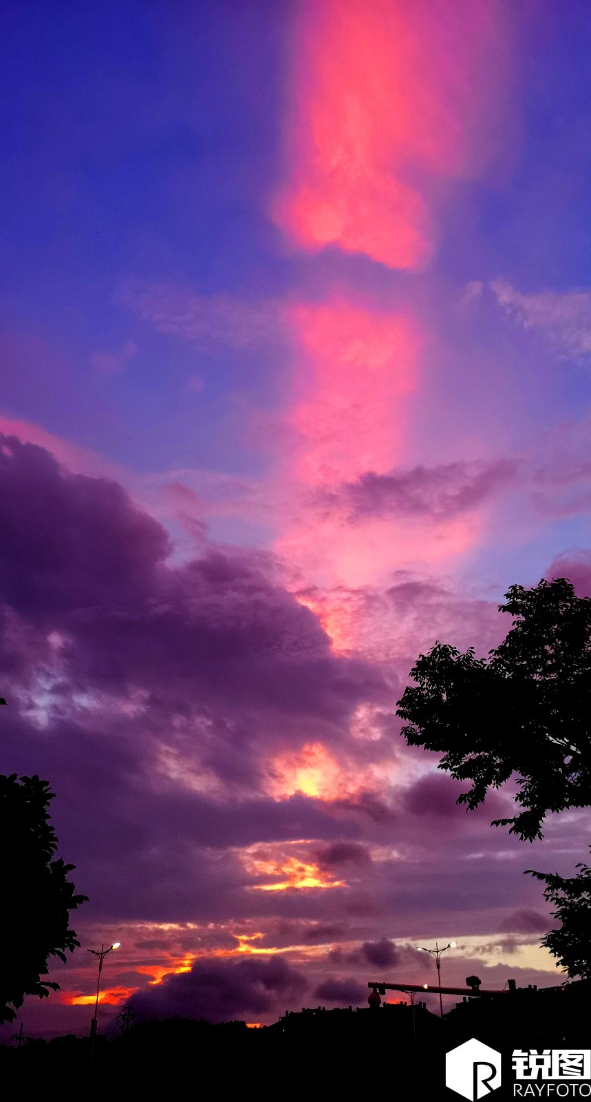 台风过境,代表炎热的"火云"现浙江海宁,最热的时候来了