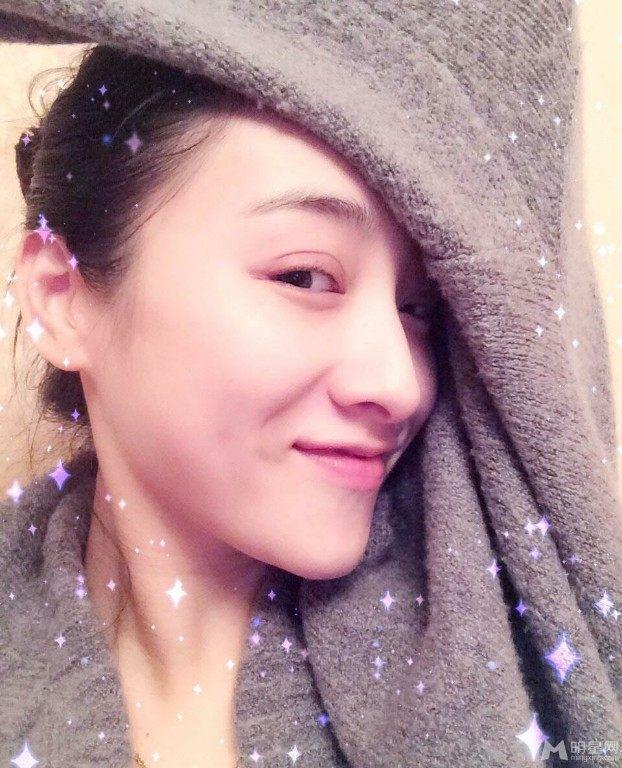 演员,如今只演些小角色,无戏可演,无人敢用|张艺谋|何珺|小角色_新浪