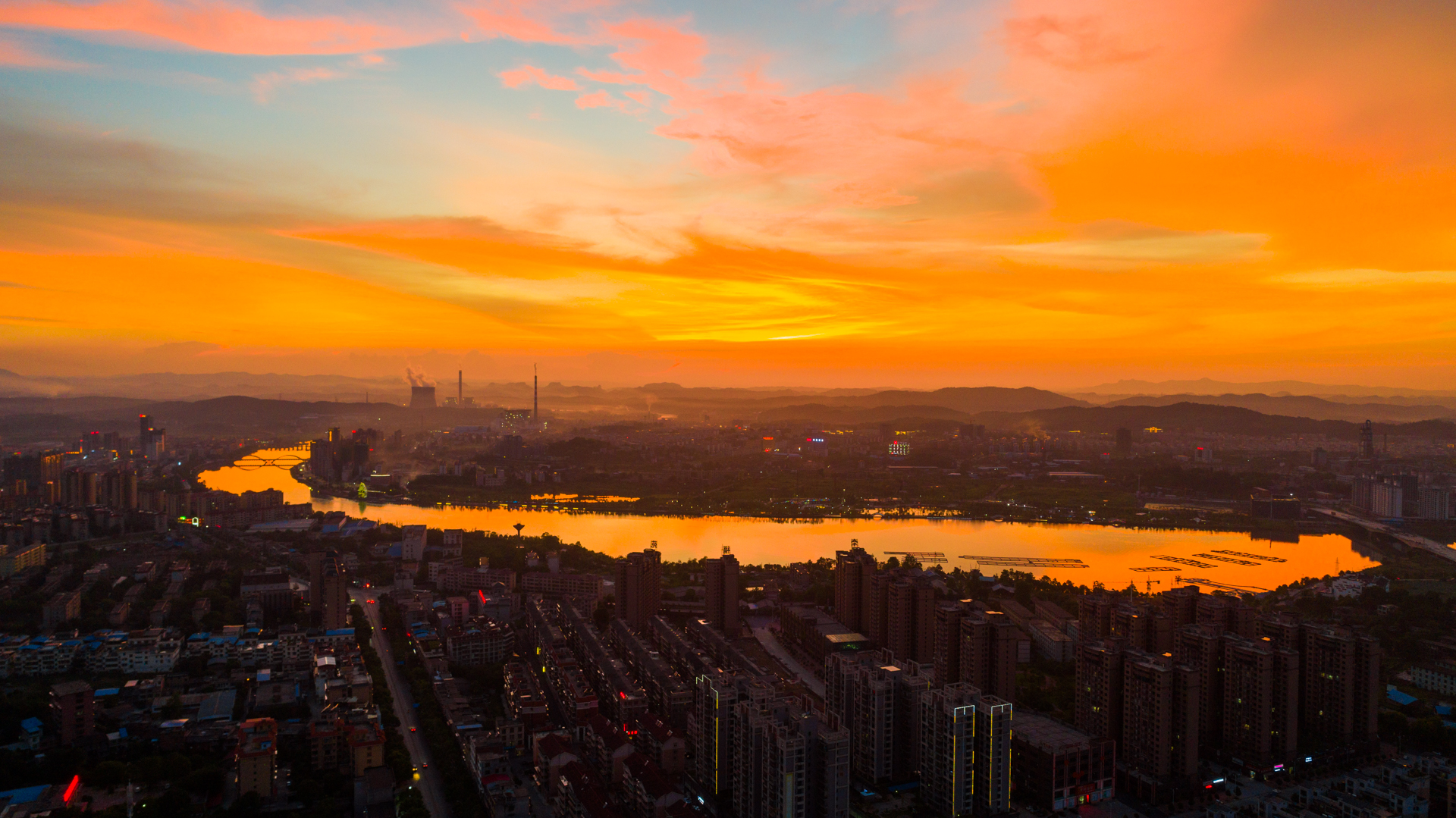 郴州资兴市短暂而又美好的夕阳活像上海的外滩