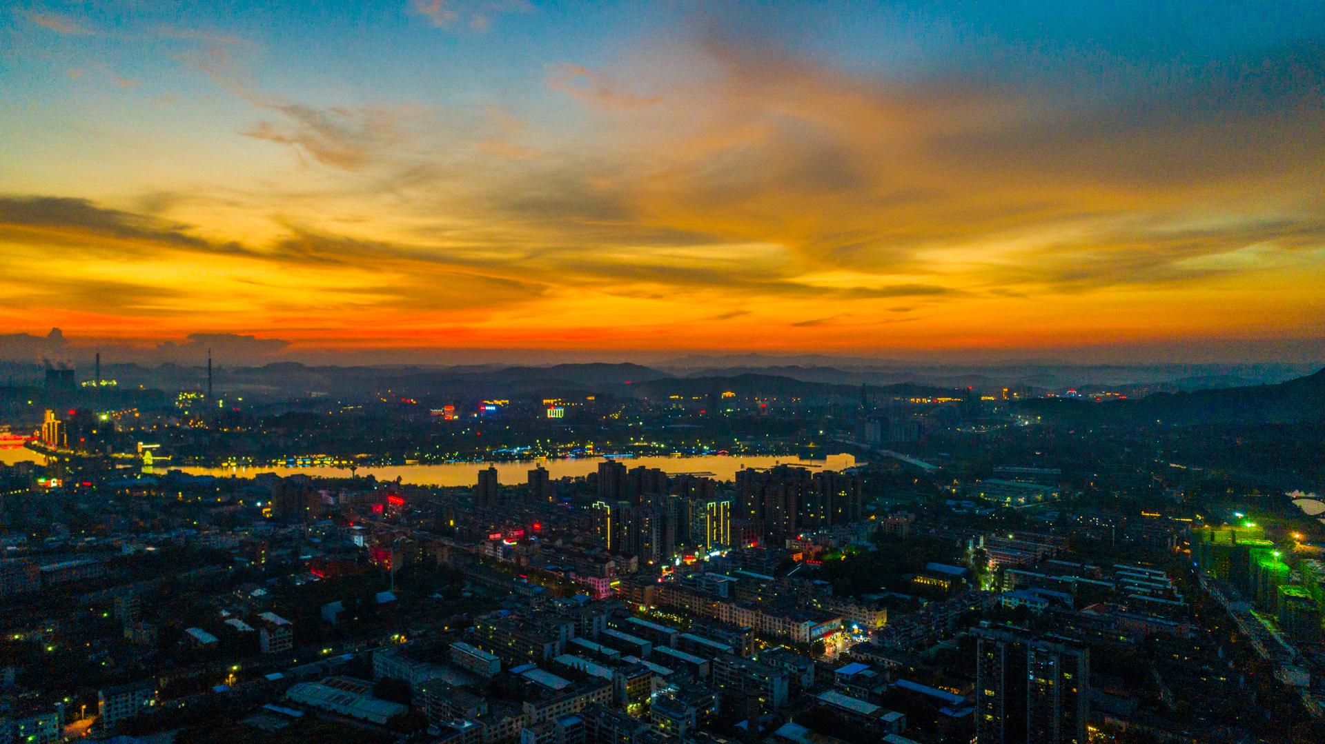 郴州资兴市短暂而又美好的夕阳活像上海的外滩