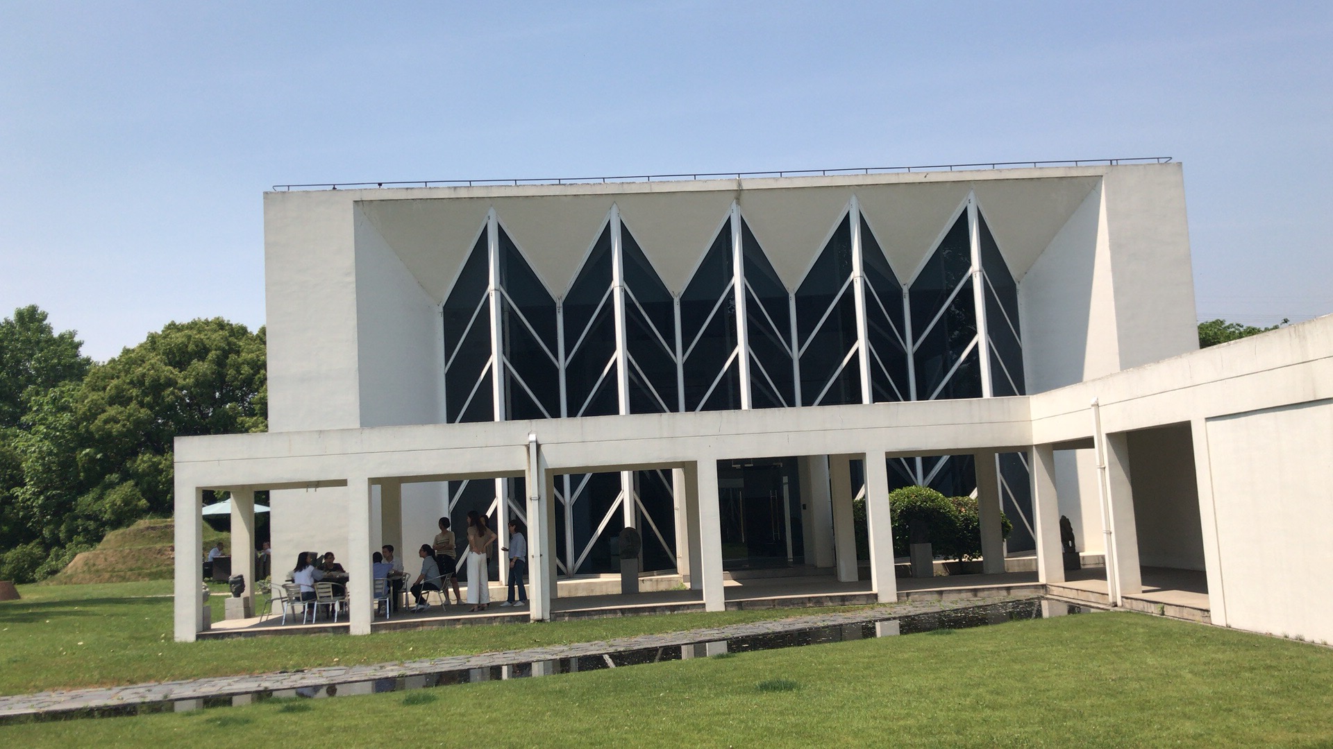 simonli上海工厂里的小展厅,这幢建筑,丹麦建筑设计师乌松的作品