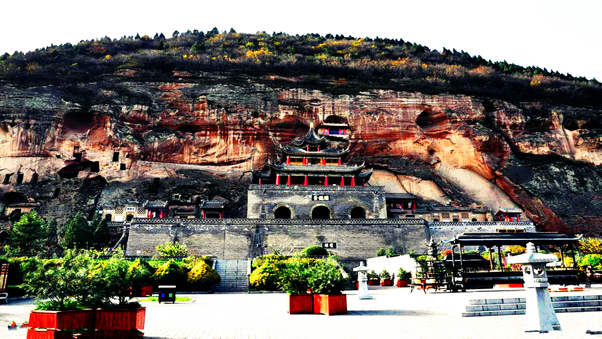 高宗和武则天合葬的乾陵等28位汉唐帝王陵寝,被誉为中国的金字塔之都