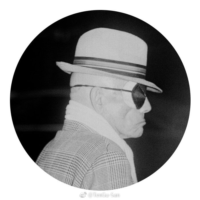 我朋友问我@西山人质 的头像是不是《绝命毒师》里的老白,我说不是