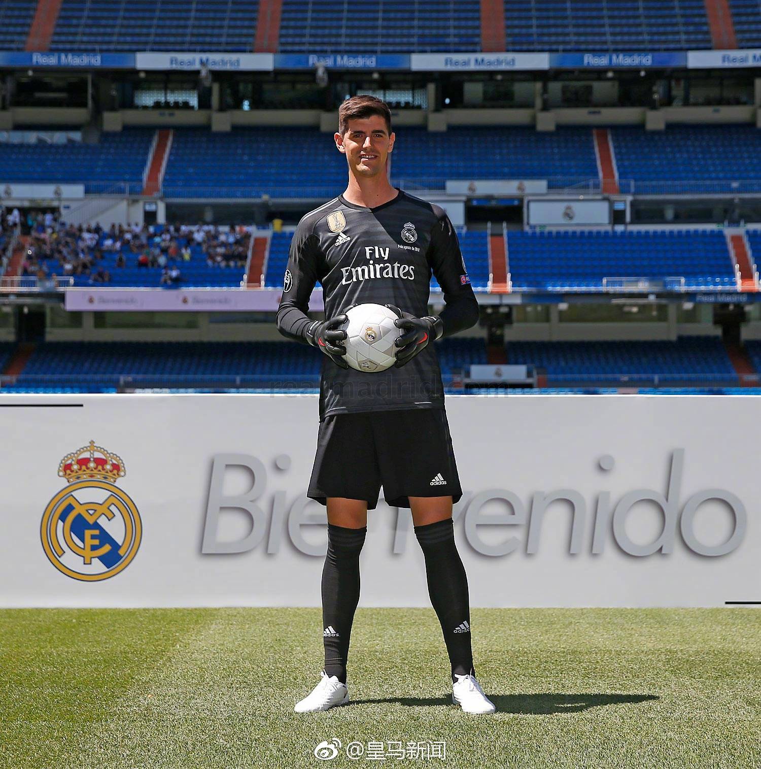 库尔图瓦第一次以皇马球员身份亮相伯纳乌球场