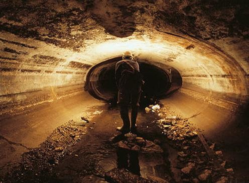 上千条地下隧道被发现,或存地心王国
