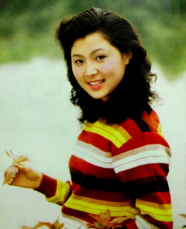 19岁出道就演女主,因一角色备受争议,57岁身材发福仍风韵犹存|普超英