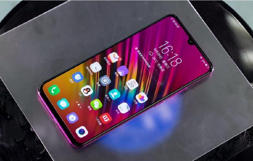 vivo x23作为oppo下半年的主打产品,外观上oppo r17采取了6.