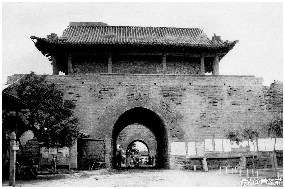 广渠门是北京外城城墙东侧的唯一一座城门，曾称大通桥门