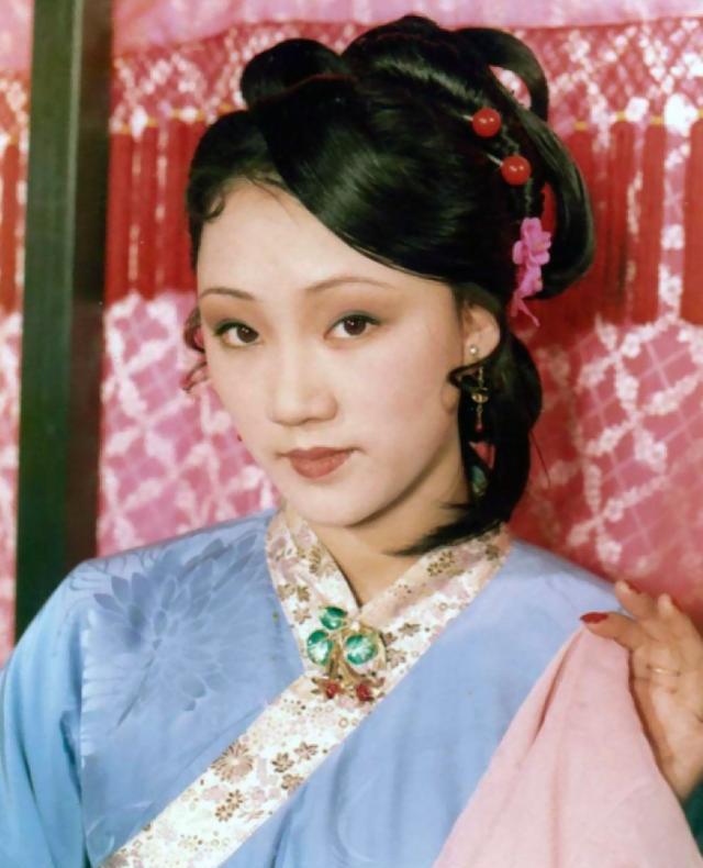 秋桐,沈璐扮演.