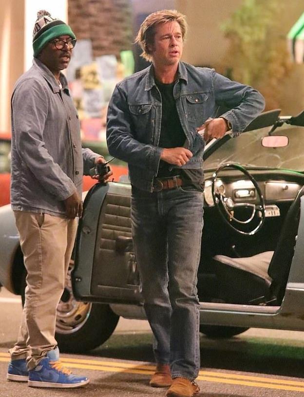 小李子戴丝巾留微卷发肚子圆滚滚,布拉德·皮特还为他开车门