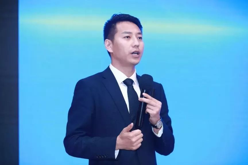 图:魏宏文在演讲中 北京亚超力健康科技有限公司首席执行官谭超从运动