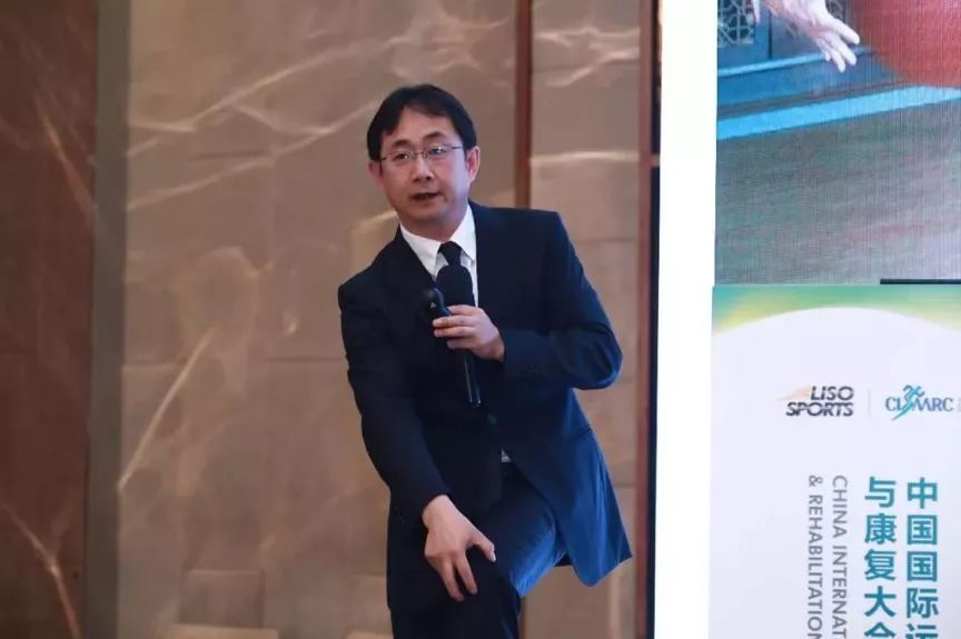 学院体能训练教研室副主任魏宏文围绕男足国家队力量训练设计的话题